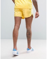 Мужские желтые шорты от adidas