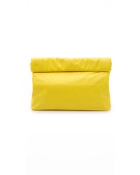 Желтый кожаный клатч от Marie Turnor