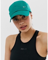 Женская зеленая бейсболка от Nike