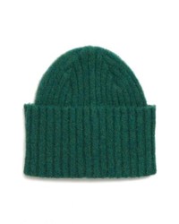 Зеленая вязаная шапка
