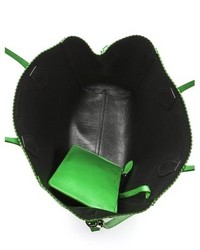 Зеленая кожаная сумочка от Rochas