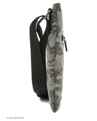 Зеленая сумка почтальона от Calvin Klein