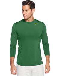 Зеленая футболка с длинным рукавом