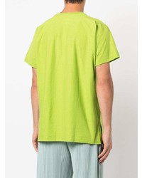 Мужская зелено-желтая футболка с круглым вырезом от Homme Plissé Issey Miyake