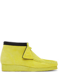Зелено-желтые замшевые ботинки дезерты