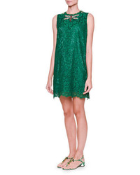 Зеленое кружевное платье прямого кроя