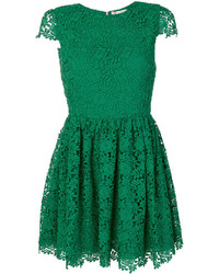 Зеленое кружевное платье прямого кроя с вышивкой от Alice + Olivia