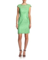 Зеленое кружевное платье-футляр