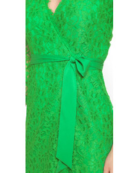 Зеленое кружевное платье-футляр от Diane von Furstenberg