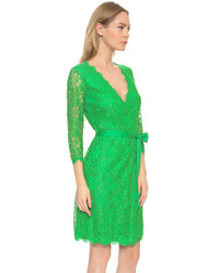 Зеленое кружевное платье-футляр от Diane von Furstenberg