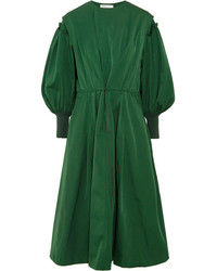 Зеленое платье-миди с рюшами