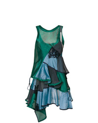 Зеленое платье прямого кроя с рюшами от Sacai