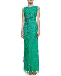 Зеленое платье с украшением