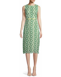 Зеленое платье-футляр с цветочным принтом