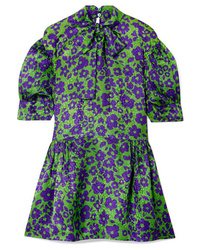 Зеленое шелковое платье прямого кроя с цветочным принтом от Miu Miu