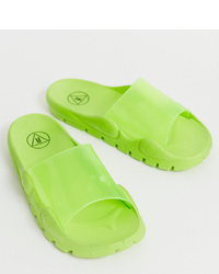 Зеленые резиновые сандалии на плоской подошве от Missguided