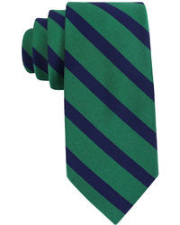 Зеленый галстук в горизонтальную полоску