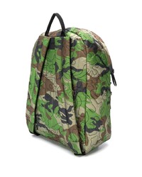 Мужской зеленый кожаный рюкзак с камуфляжным принтом от A.P.C.