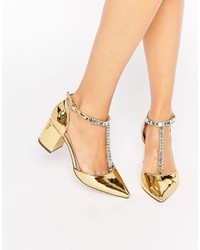 Золотая обувь с украшением