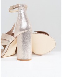 Золотые босоножки на каблуке от Miss Selfridge