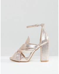 Золотые босоножки на каблуке от Miss Selfridge