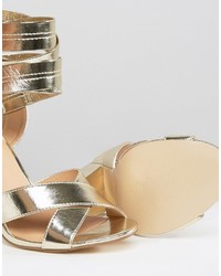 Золотые босоножки на каблуке от Boohoo