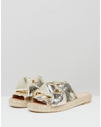 Золотые босоножки на танкетке от Carvela