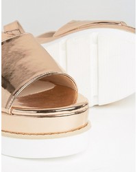 Золотые босоножки на танкетке от Asos