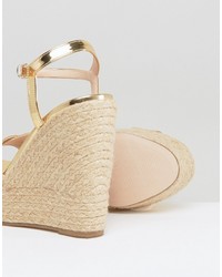 Золотые босоножки на танкетке от Office