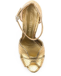 Женские золотые босоножки от Alexander McQueen