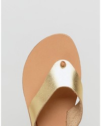 Золотые кожаные сандалии на плоской подошве от Asos