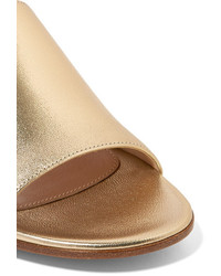 Золотые кожаные сандалии на плоской подошве от Gianvito Rossi