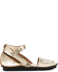 Золотые кожаные сандалии на плоской подошве от Trippen