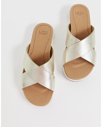 Золотые кожаные сандалии на плоской подошве от UGG