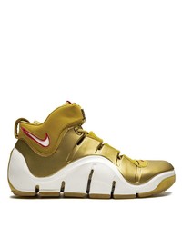 Мужские золотые кроссовки от Nike