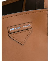 Коричневая кожаная большая сумка от Prada