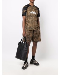 Мужская коричневая футболка с v-образным вырезом с леопардовым принтом от adidas