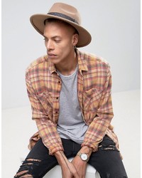 Коричневая шляпа с геометрическим рисунком