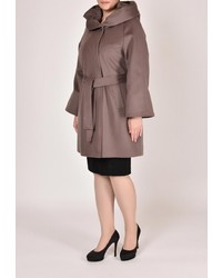 Женское коричневое пальто от Grafinia