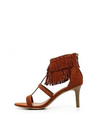 Коричневые босоножки на каблуке от Tamaris