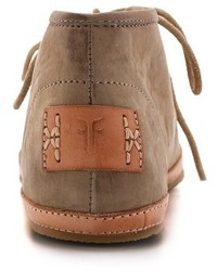 Женские коричневые замшевые ботинки дезерты от Frye
