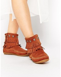 Женские коричневые замшевые ботинки от Minnetonka