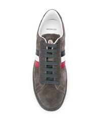 Мужские коричневые замшевые низкие кеды с принтом от Moncler