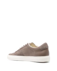 Мужские коричневые замшевые низкие кеды от Common Projects