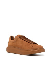 Мужские коричневые замшевые низкие кеды от Alexander McQueen