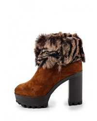 Коричневые замшевые полусапоги от Vitacci