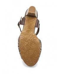 Коричневые кожаные босоножки на каблуке от Carmela