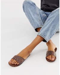 Коричневые кожаные сандалии на плоской подошве с леопардовым принтом от ASOS DESIGN
