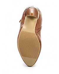 Коричневые кожаные сапоги от Ideal