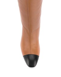 Коричневые кожаные сапоги от Stuart Weitzman